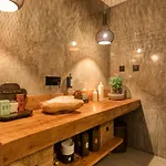 Well & Hotel