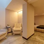 Well & Hotel Maceira (Lisbon)