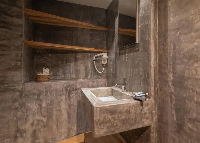 Well & Maceira (Lisbon)